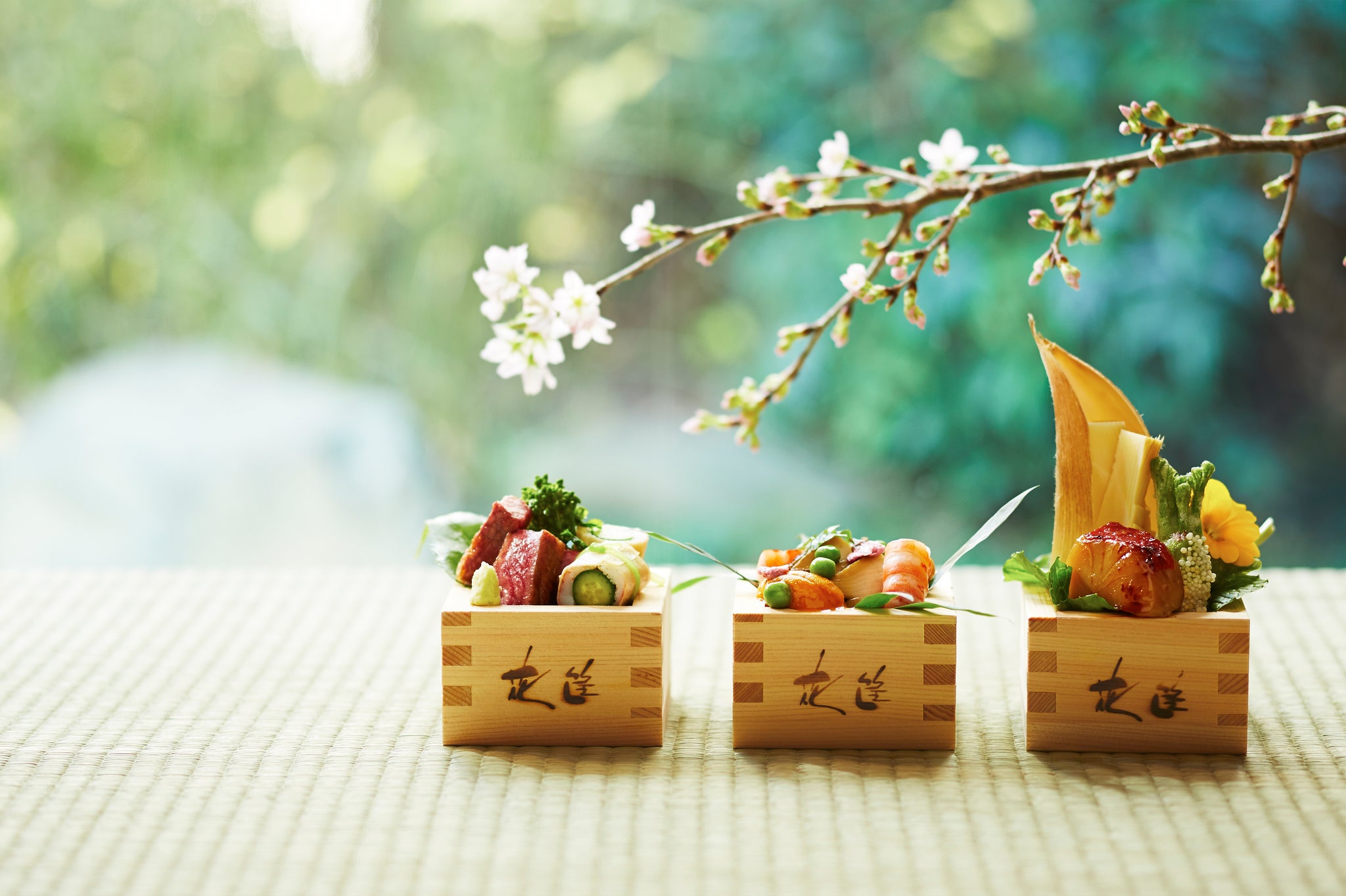 ホテルレストランでのペアランチお食事券 – The Ritz-Carlton, Osaka